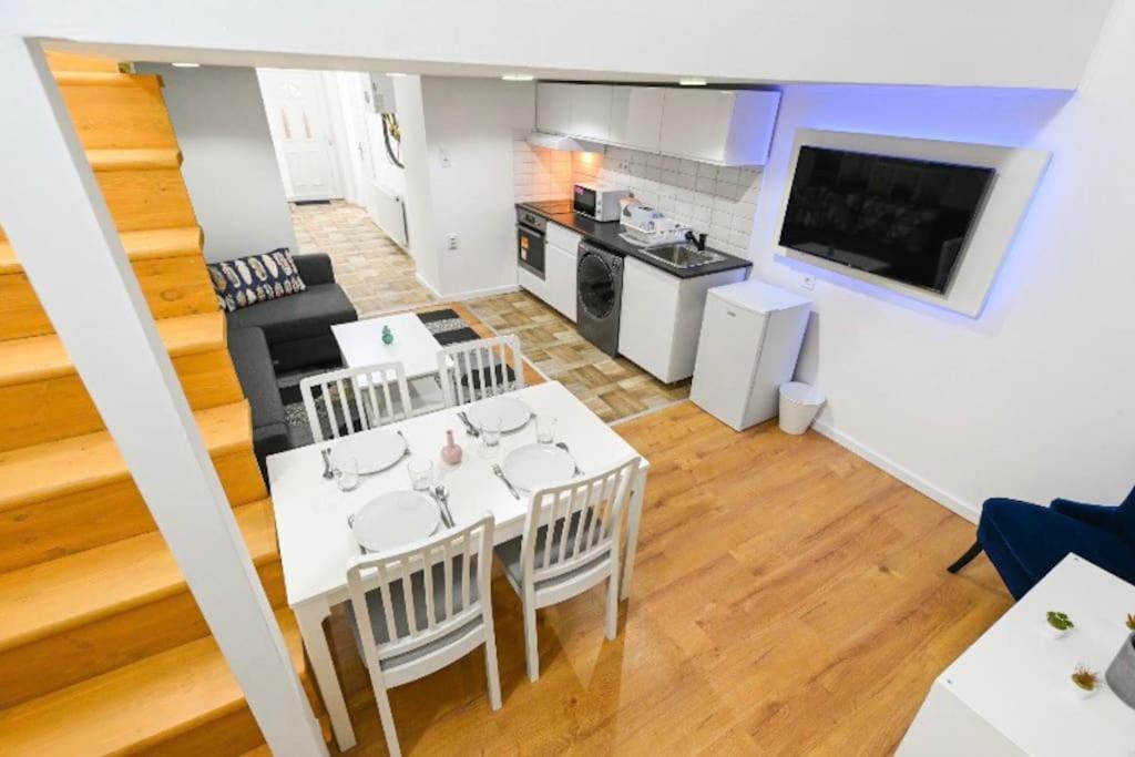 Lovely Studio Flat In Damjanich Street - Leonard Будапеща Екстериор снимка