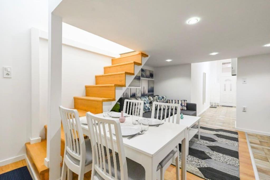 Lovely Studio Flat In Damjanich Street - Leonard Будапеща Екстериор снимка