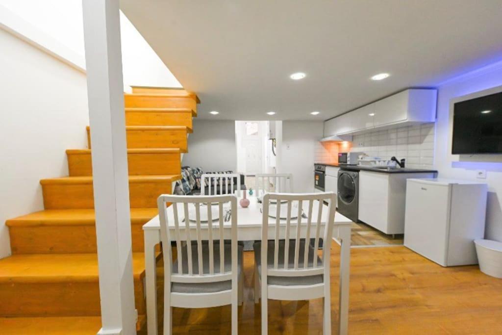 Lovely Studio Flat In Damjanich Street - Leonard Будапеща Екстериор снимка